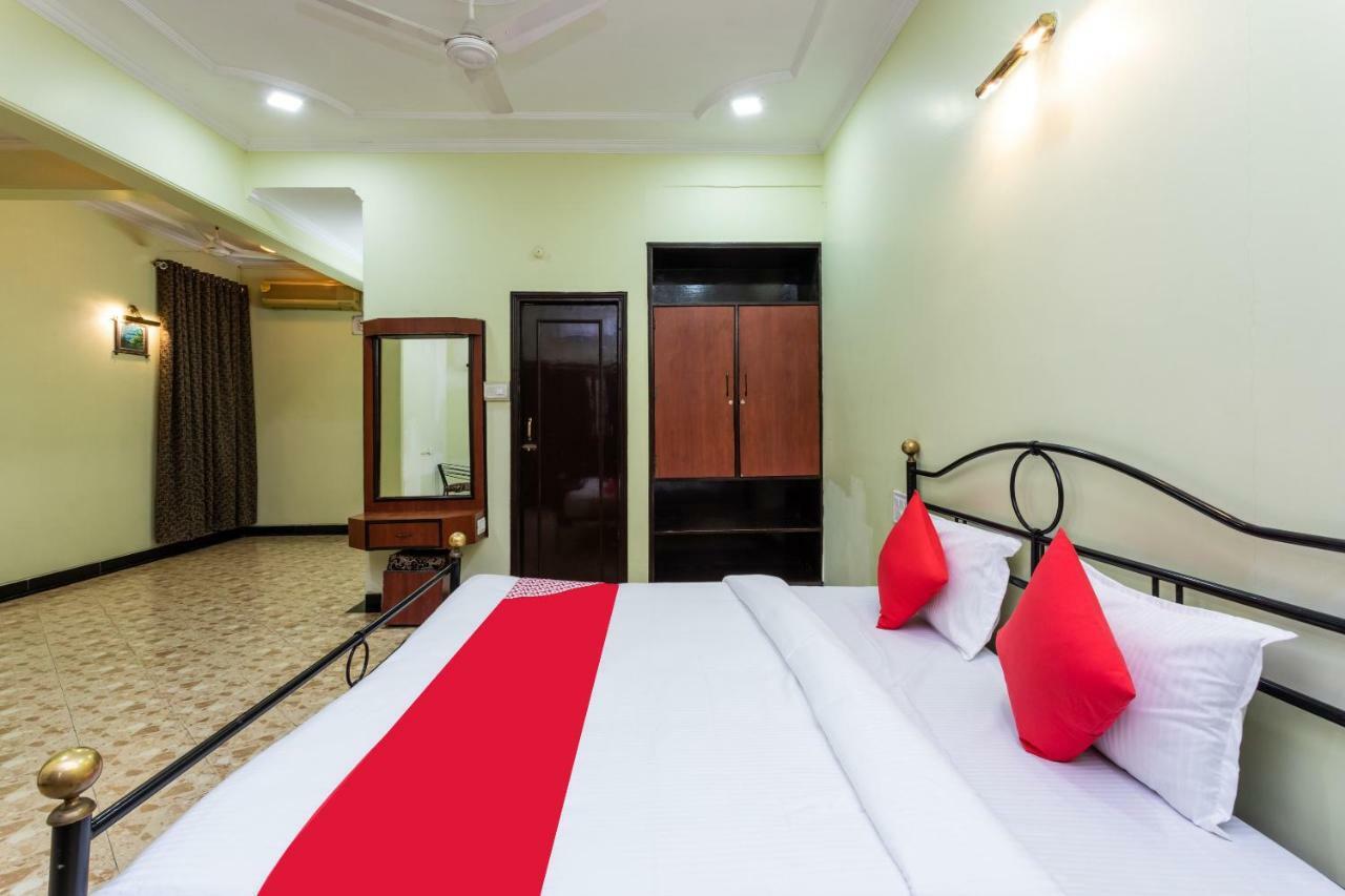 Oyo 38142 Girdhar Mahal Hotel Indore Exterior foto